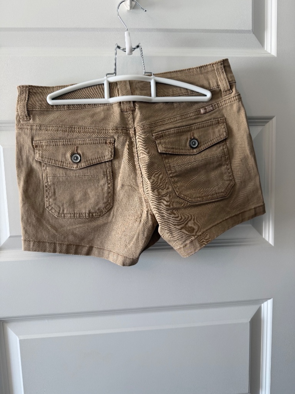 UNIONBAY Women's Cargo Shorts in Tan - Picture 2 of 5